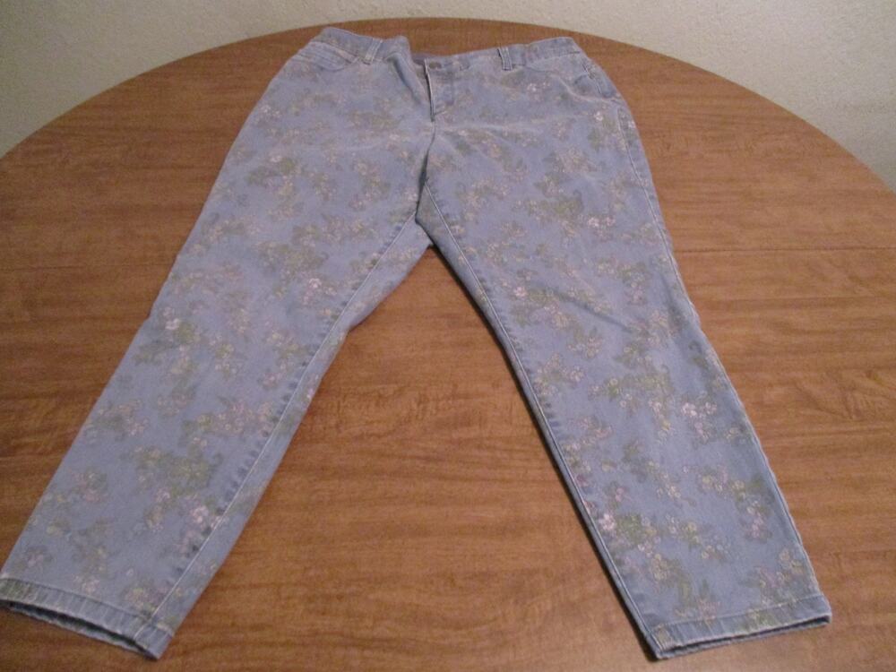 CJ BANKS SIGNATURE SLIMMING BLUE FLORAL CAPRI PANTS SIZE 14W